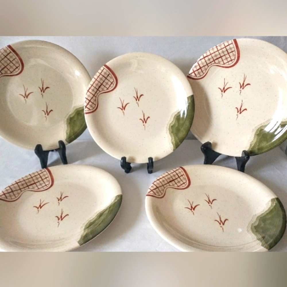 Mid Century -Like New!! - Melamine Retro Plates - 5